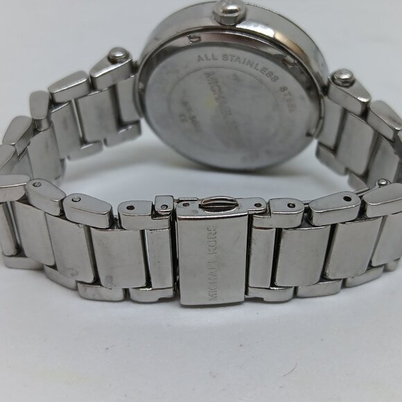 Michael Kors MK-5088 Women's 39mm Stainless Steel MOP Dial Quartz Watch NEW BATT - Picture 6 of 11